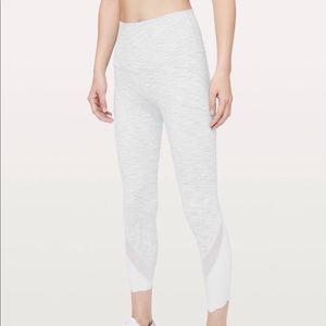 Wunder Under special edition scalloped crop